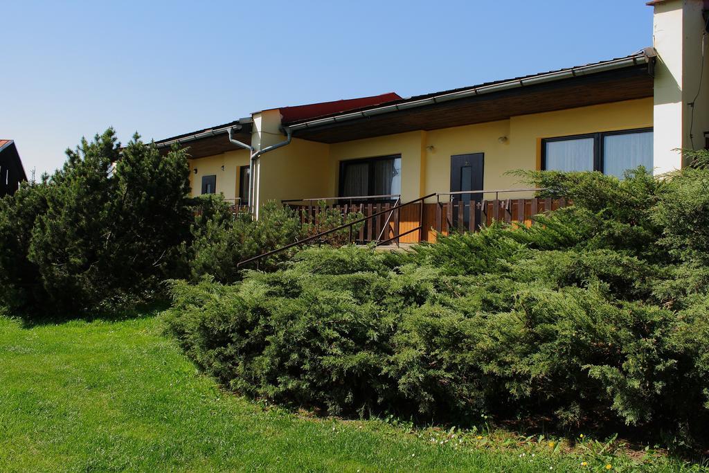 Bungalovy A Ubytovani Ratiborice- Zlic Česká Skalice Exterior foto
